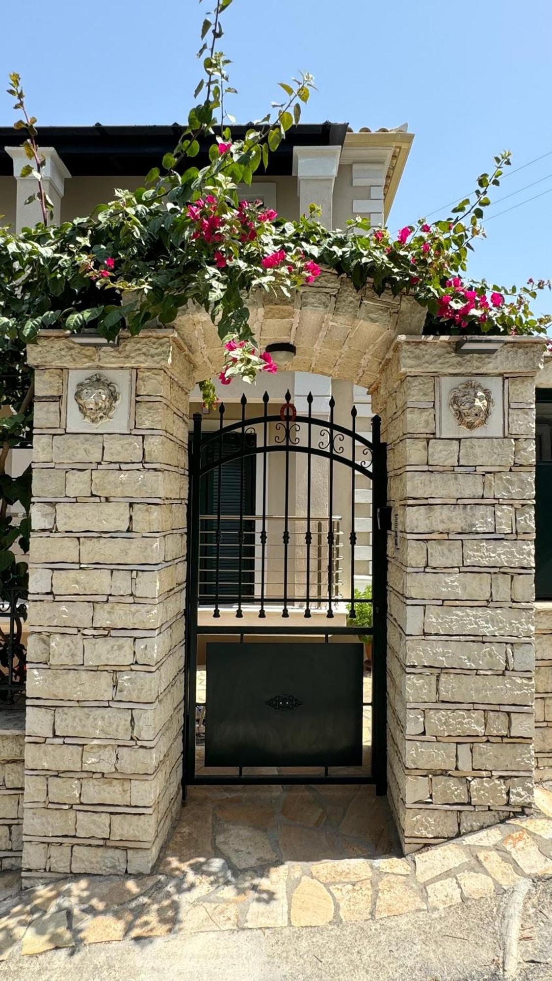 Ilianas R&f Luxury Apartment